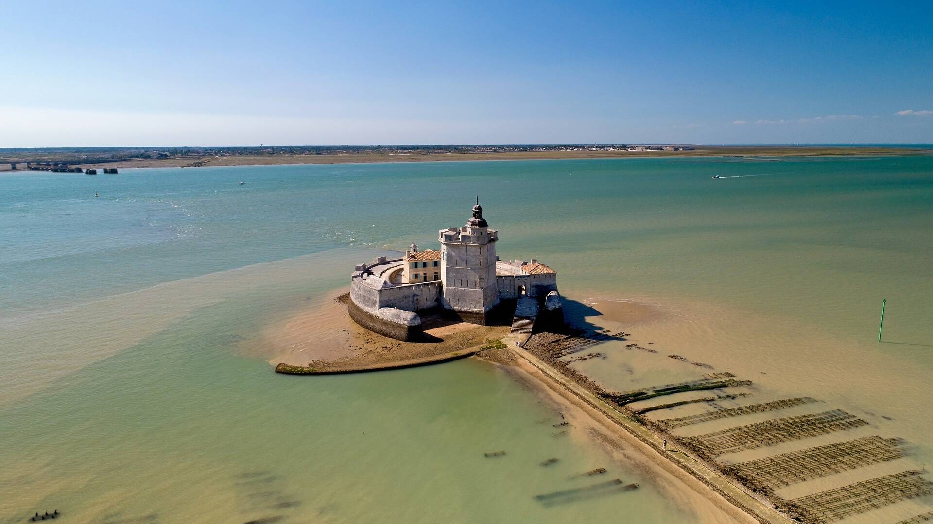 Vue aérienne du Fort Louvois - ©Shutterstock