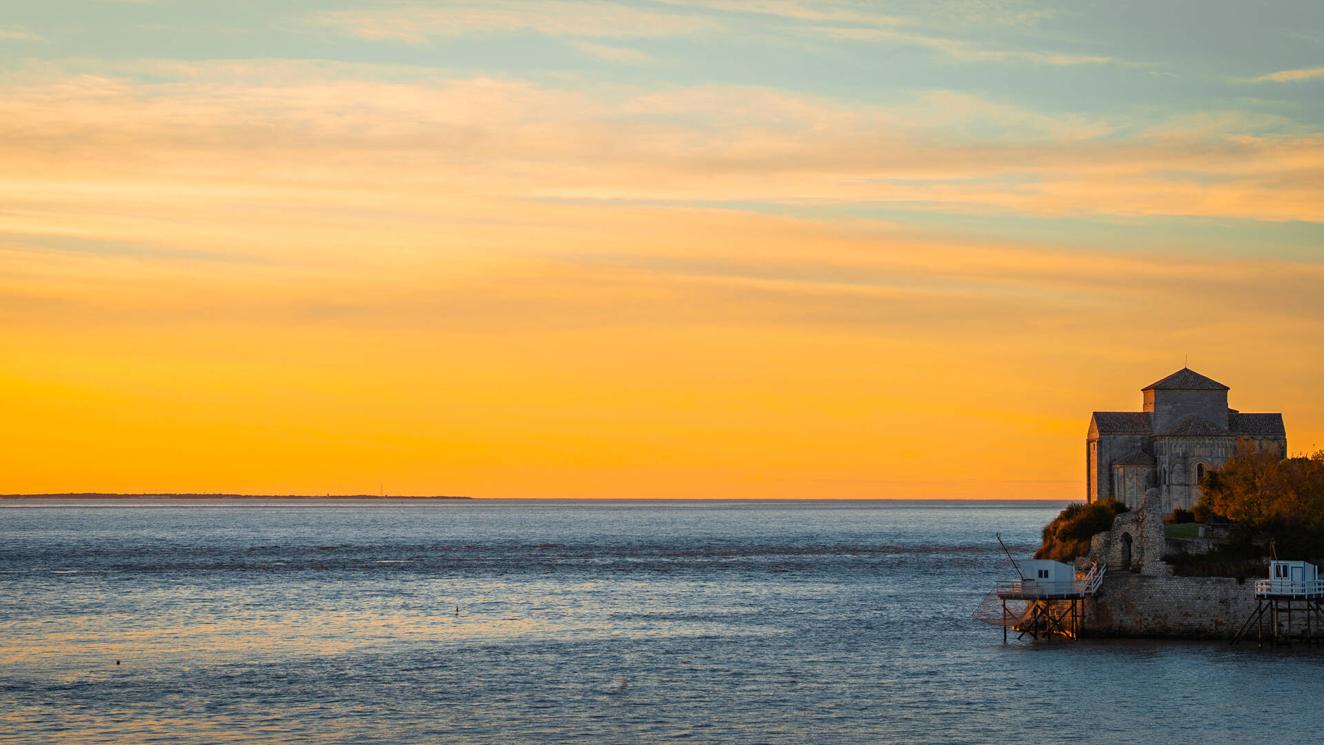 Coucher de soleil sur Talmont sur Gironde - ©Shutterstock