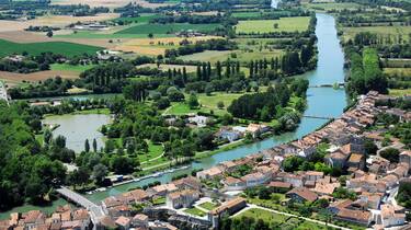 Zicht op de Charente in Saint Savinien - ©FDHPA17