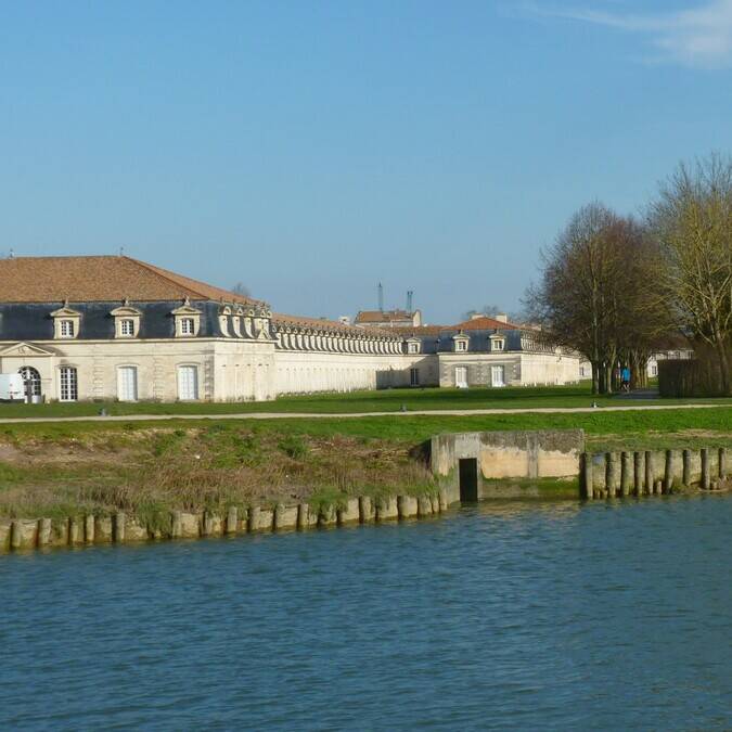 Oevers van de Charente vlak bij de Corderie Royale ©FDHPA17