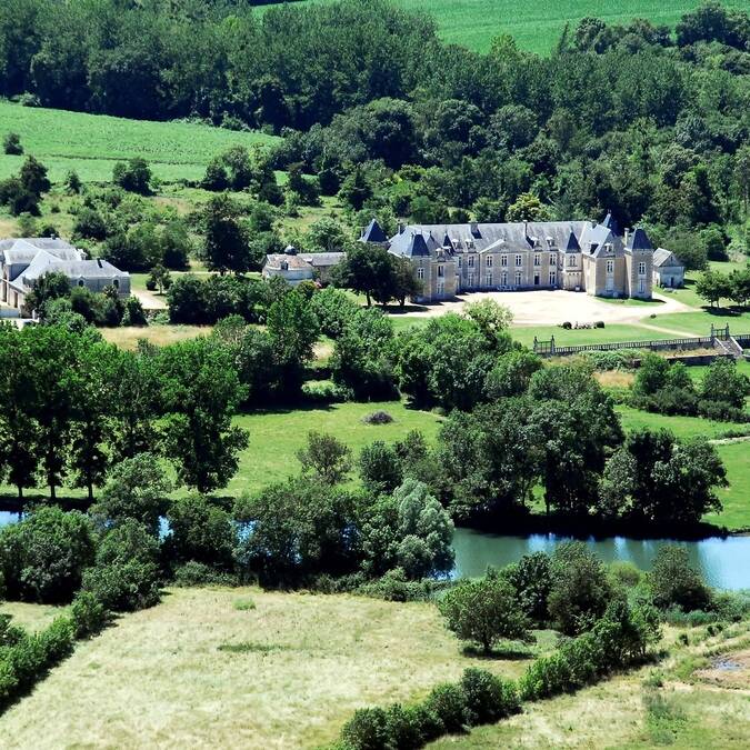 Luchtfoto van het château de Panloy - ©FDHPA17